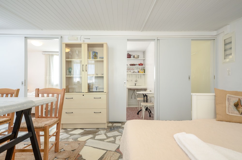 Naxos Center Houses 32/50