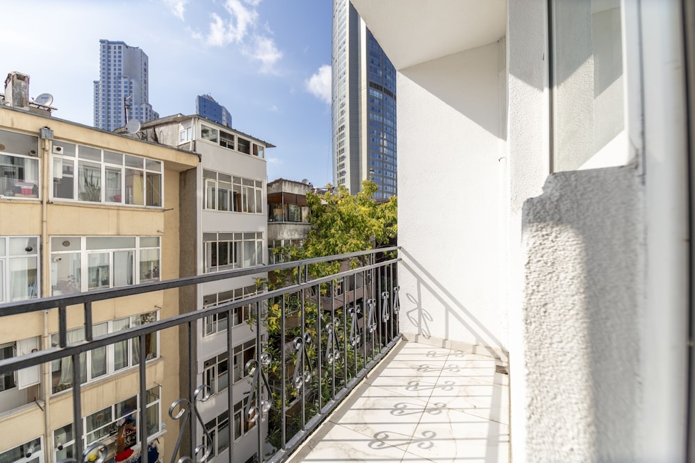 Hexa Suites Hotel 44/50