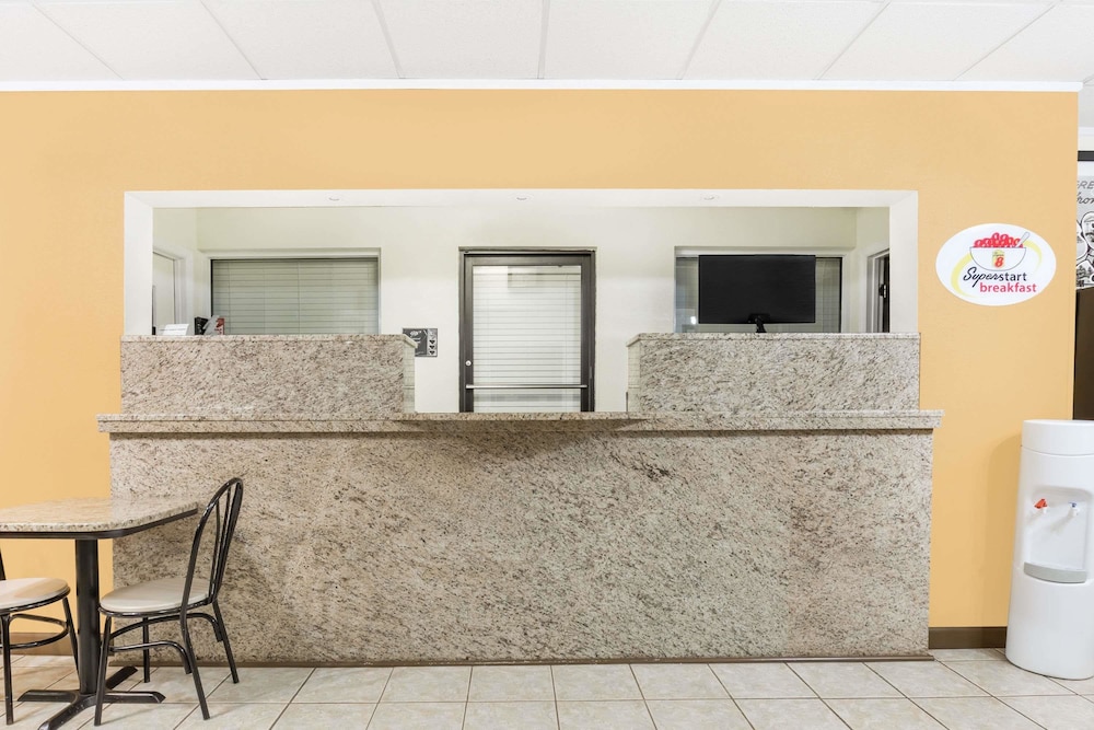 Super 8 by Wyndham Santee 17/23