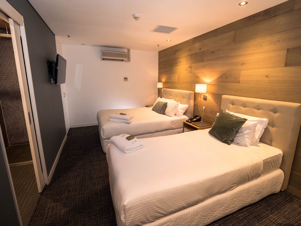 Crown Hotel Surry Hills 12/58