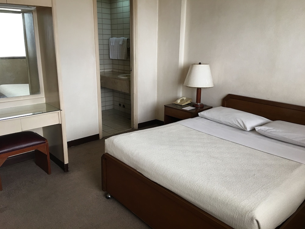 Sunny Bay Suites 8/33