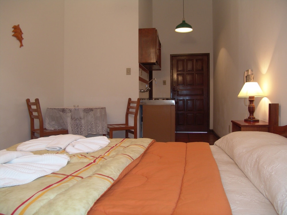 ROOM, DOUBLE BED