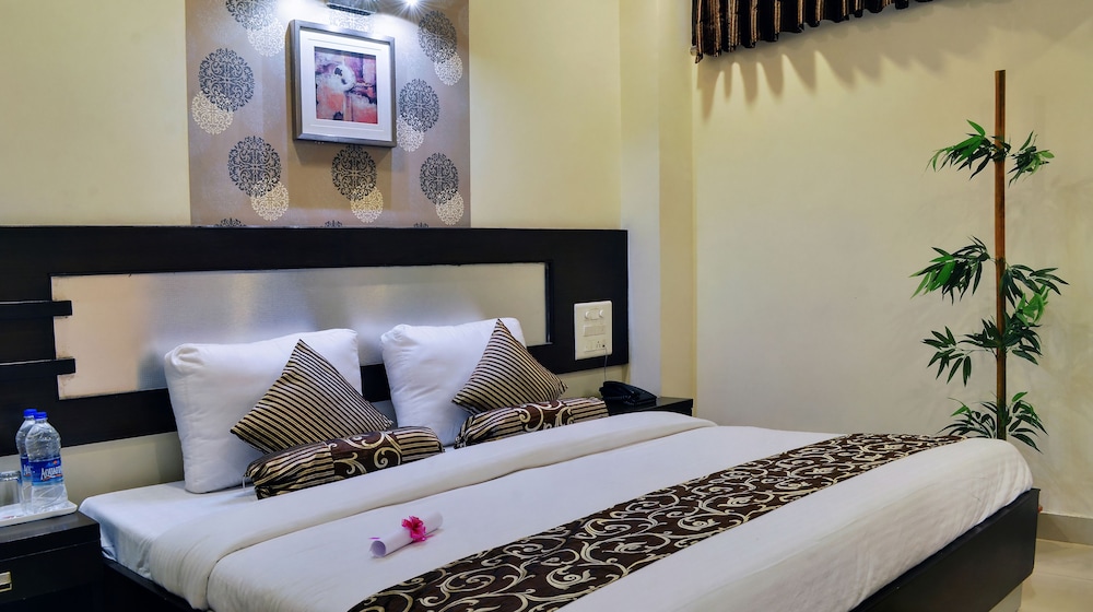 SUITE, KING BED