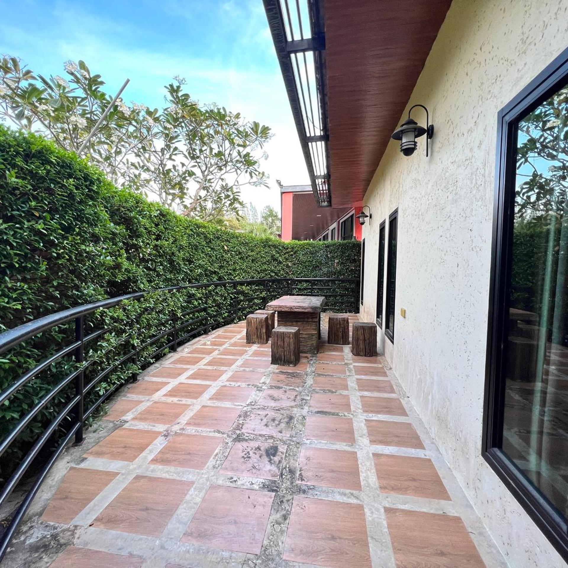 The Canal Garden Resort 58/60