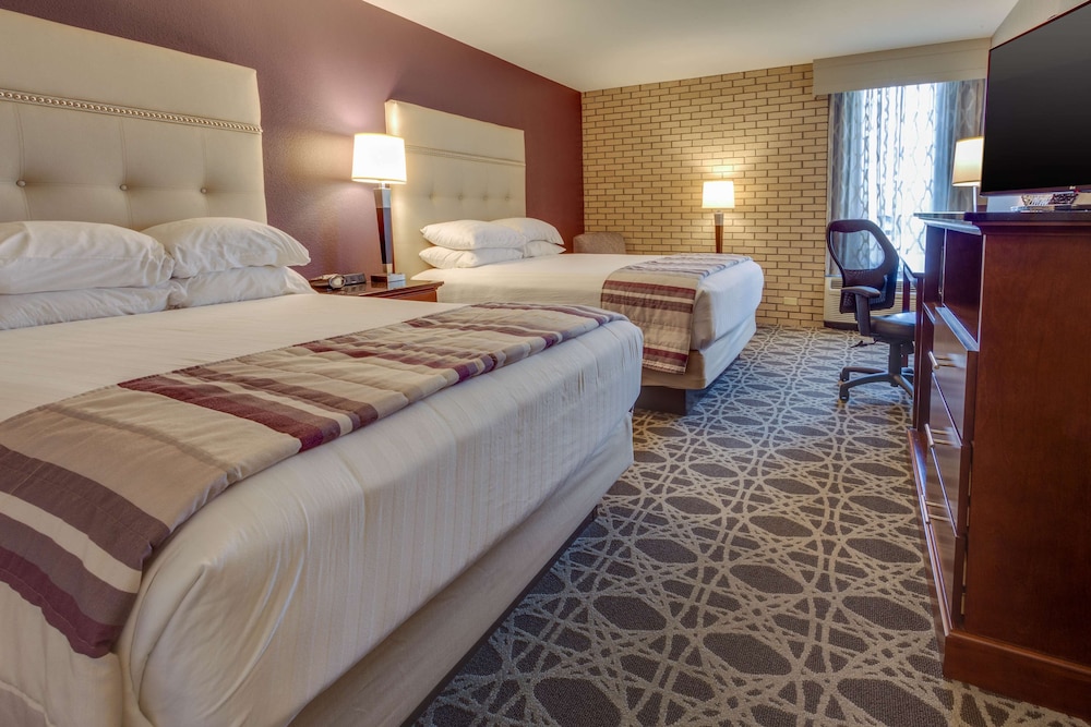 Drury Inn and Suites Hayti Caruthersville 2/34