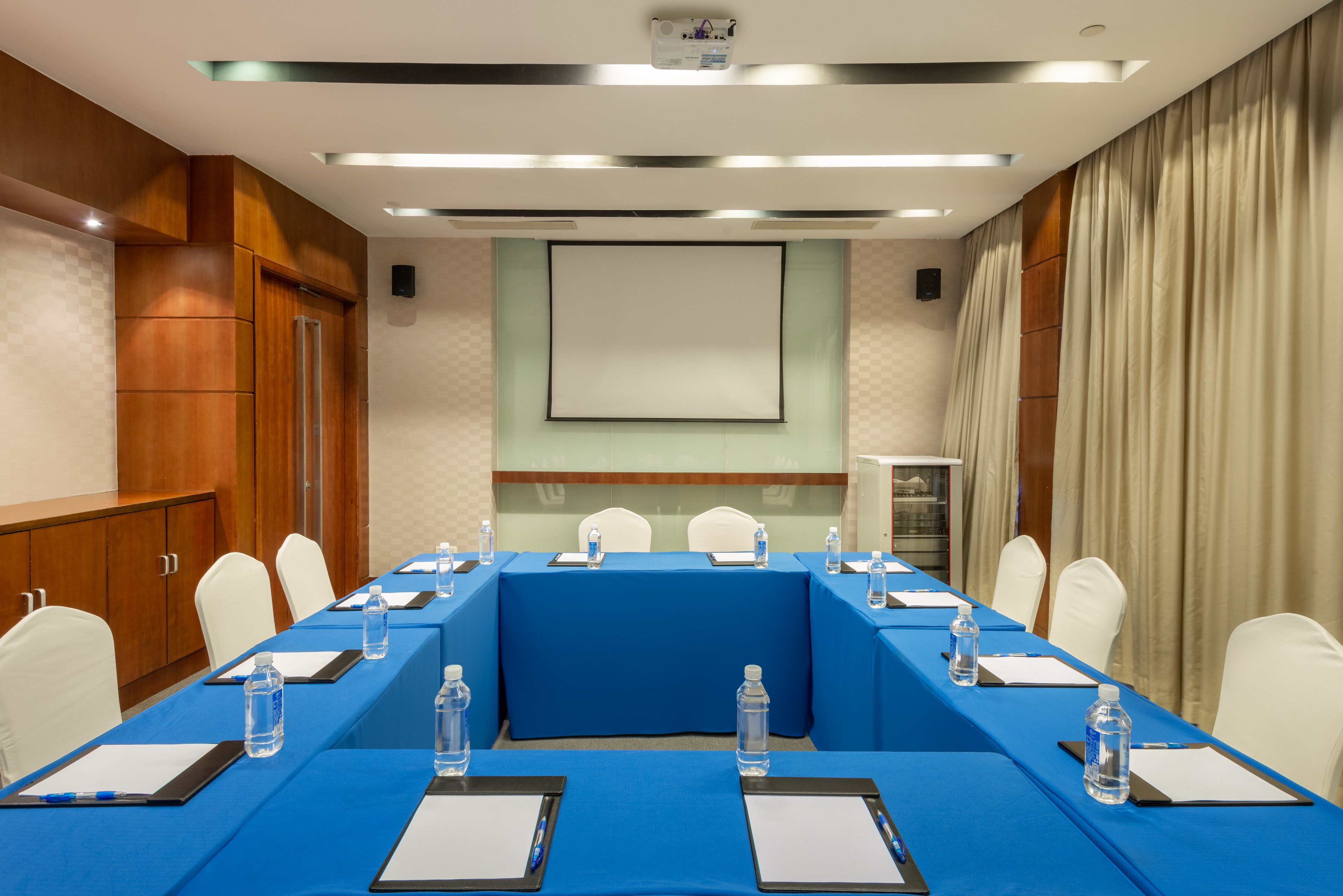 HOLIDAY INN EXPRESS SHANGHAI JINQIAO CENTRAL 14/21