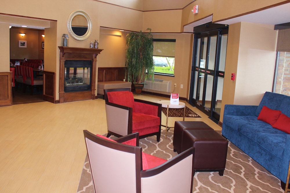 Comfort Inn & Suites West Springfield, MA 28/35
