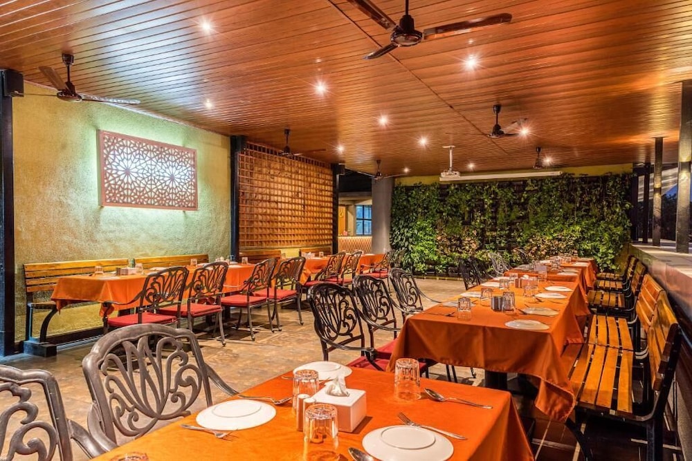 Treebo Grand Emerald Pune 42/50