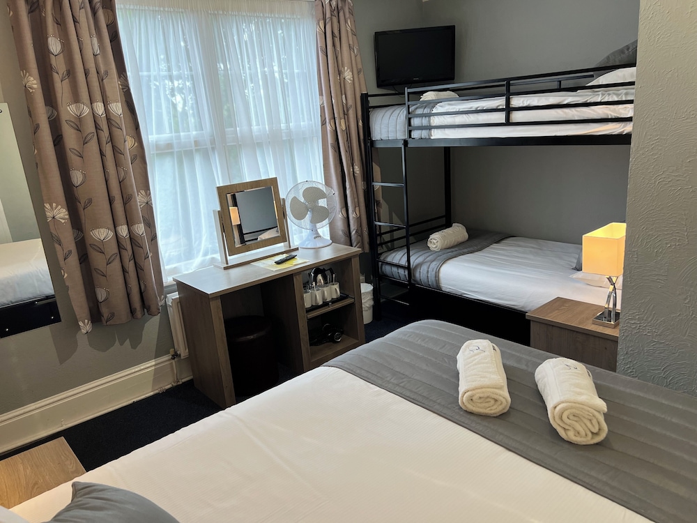 The Corner House Hotel Guest House 26/45