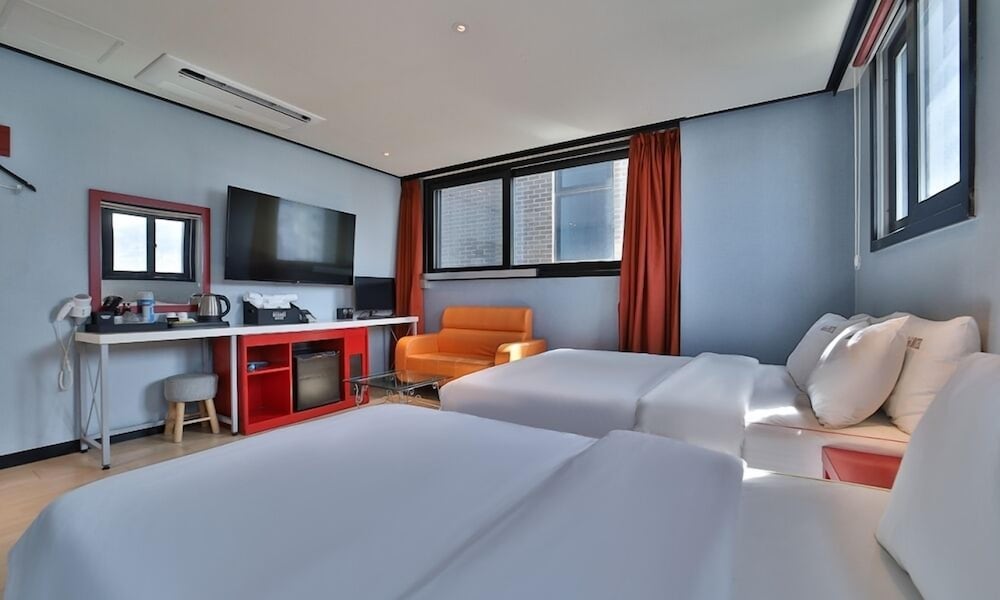 Hermes Hotel 12/56