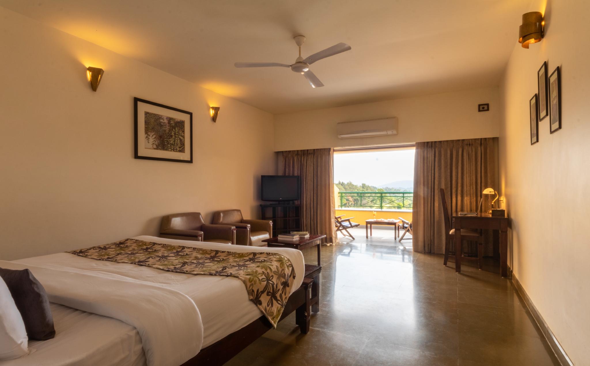 Room, King Bed, Golf Course View