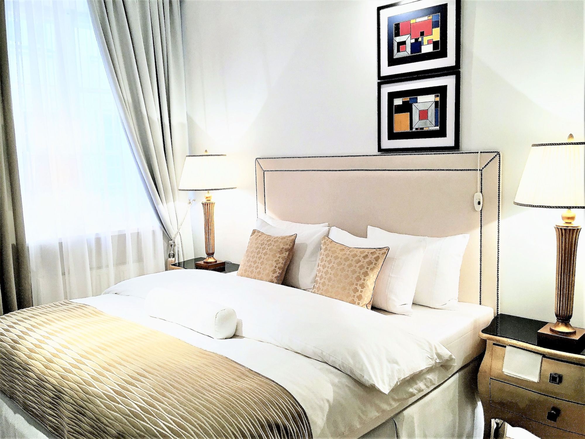 2 Bedrooms, Suite, King and Twin Beds, Patio Street View