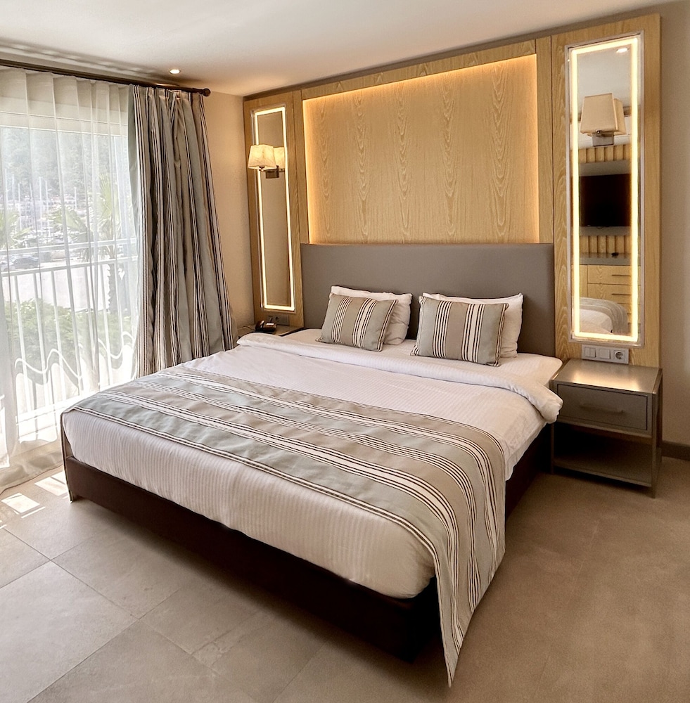MARINA BOUTIQUE FETHIYE 14/50