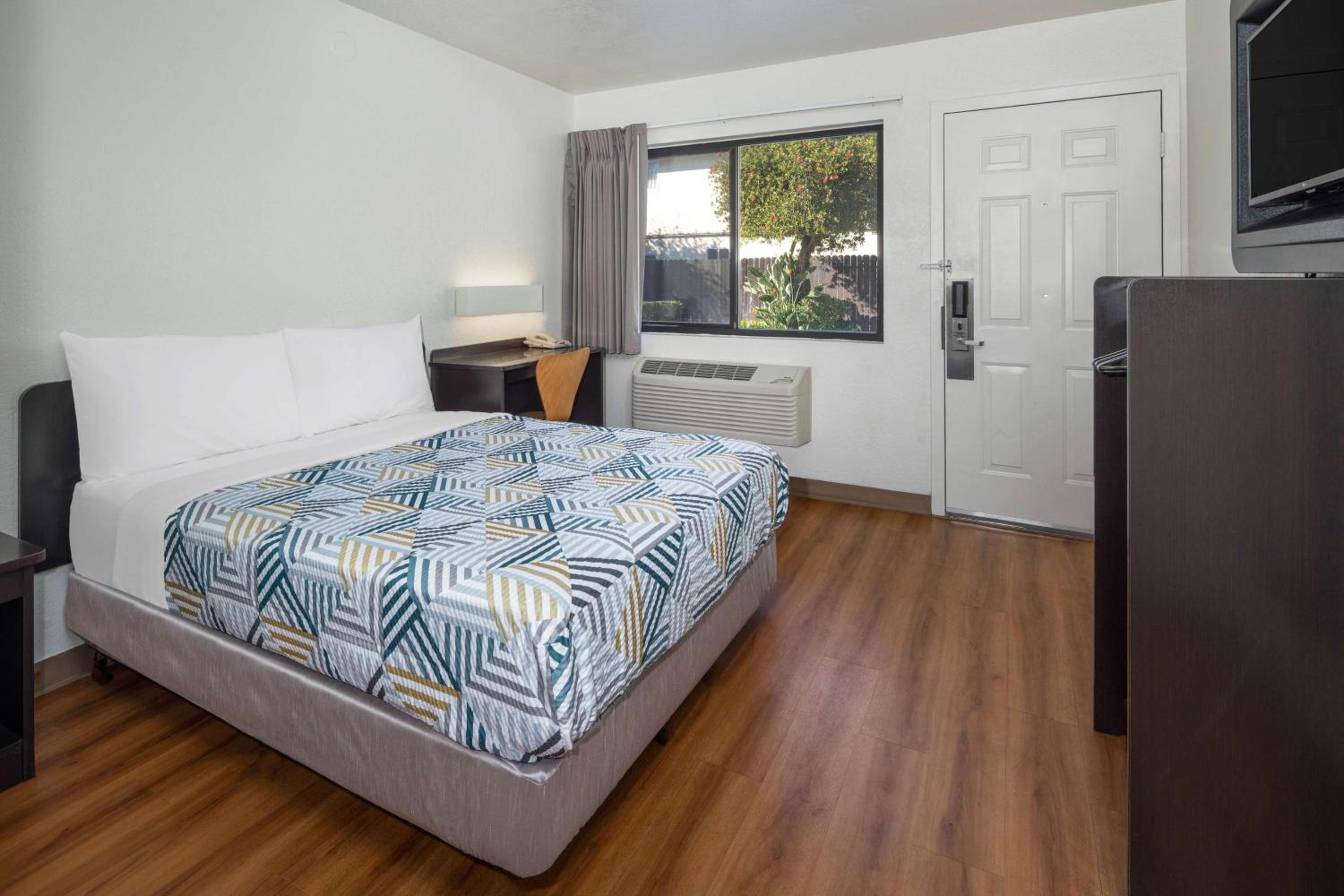 ROOM, DOUBLE BED, ACCESSIBLE