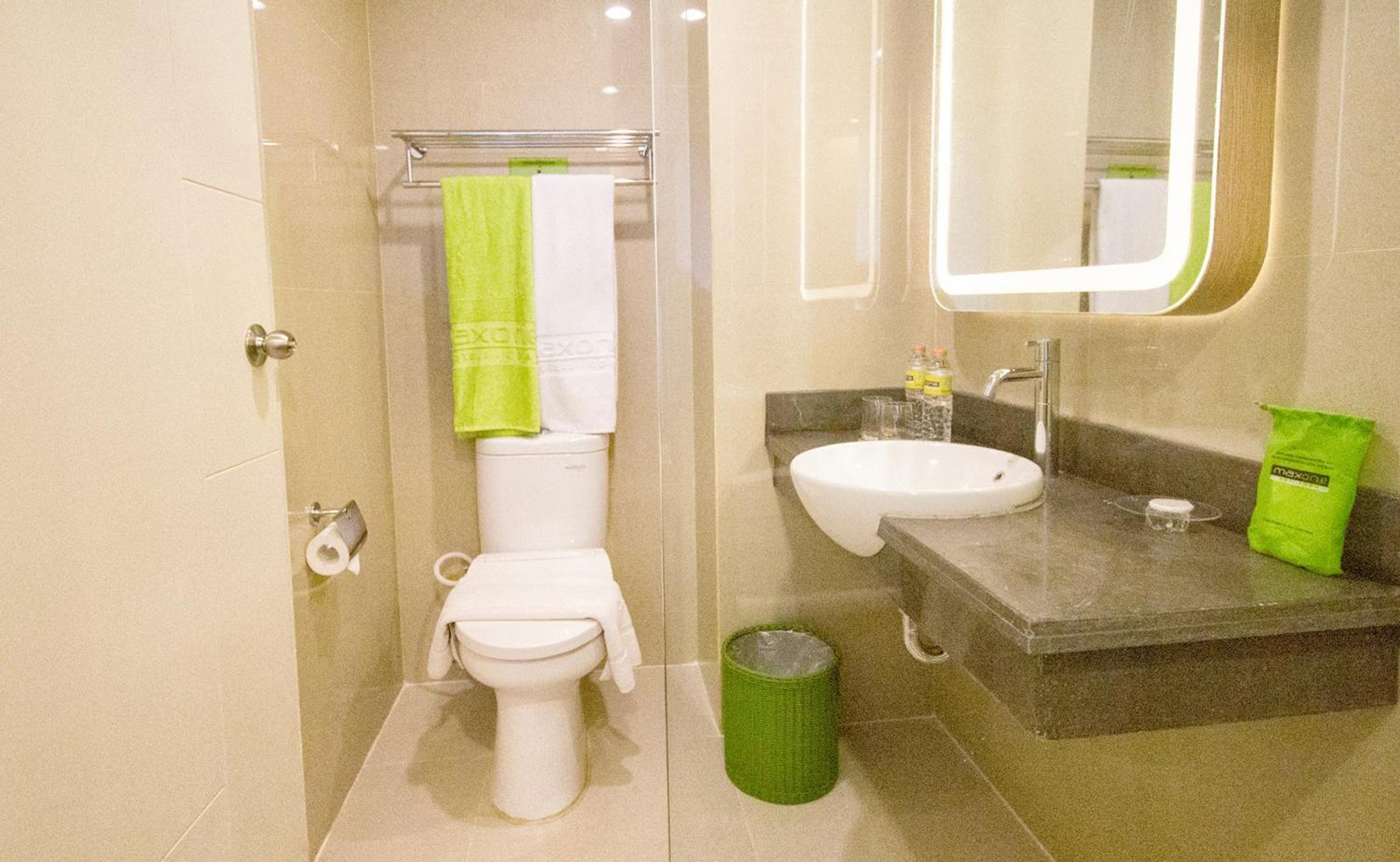 Warmth, Double Bed، MaxOneHotels.com at Resort Makassar 7/9