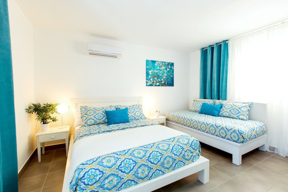 Tropicana Suites Deluxe Beach Club & Pool 25/50