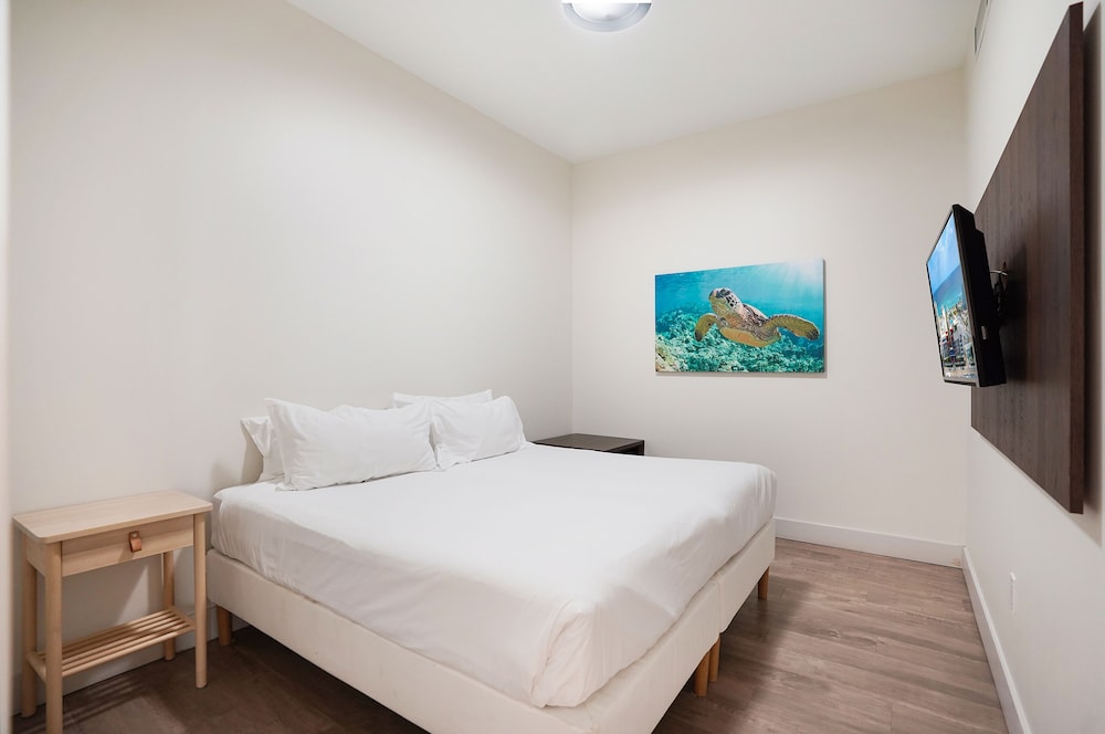 CH Luxury Condos & Studios On The Beach 33/50