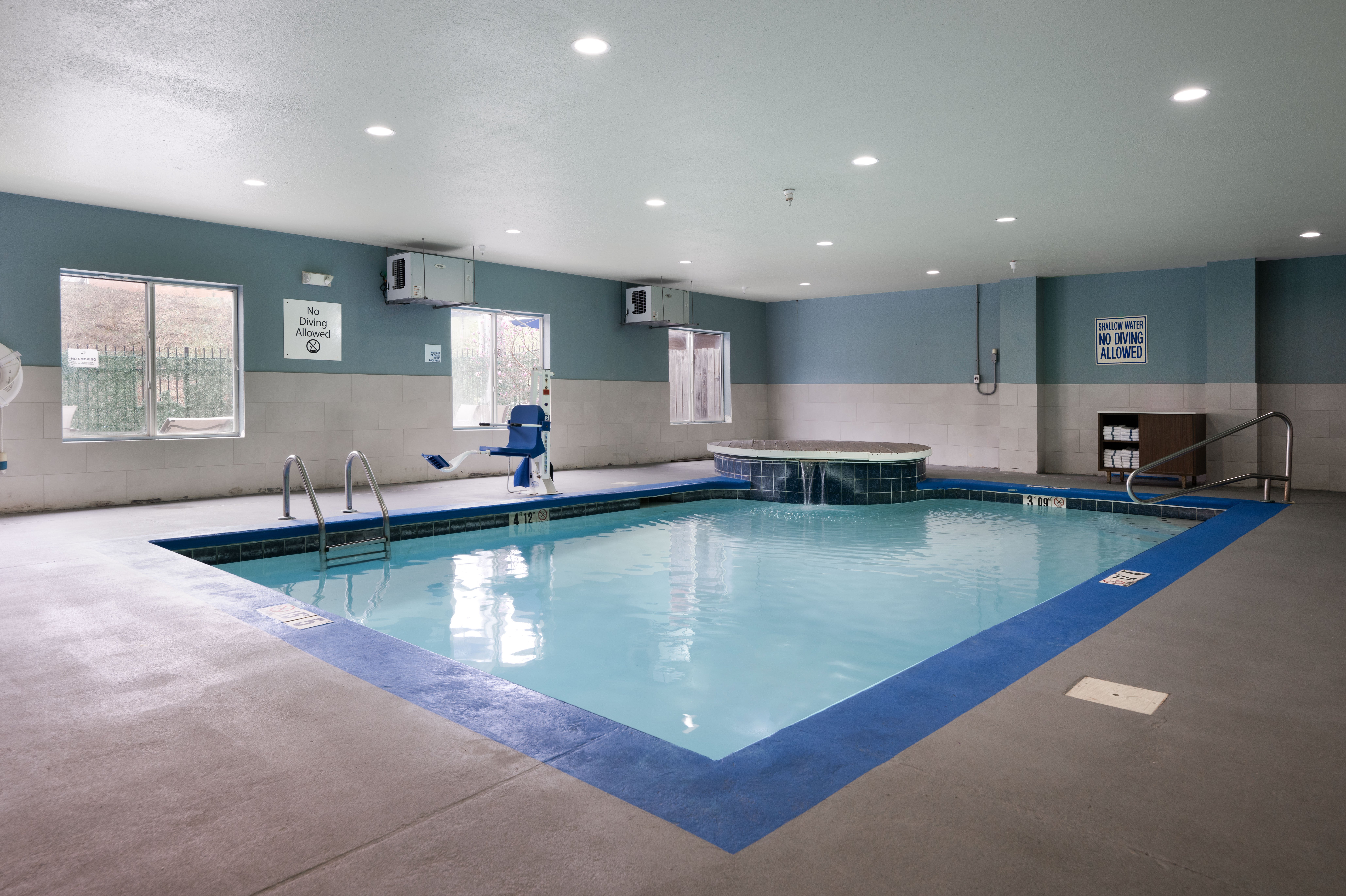Holiday Inn Express Hotel Suites Chattanooga Hixson 38/75