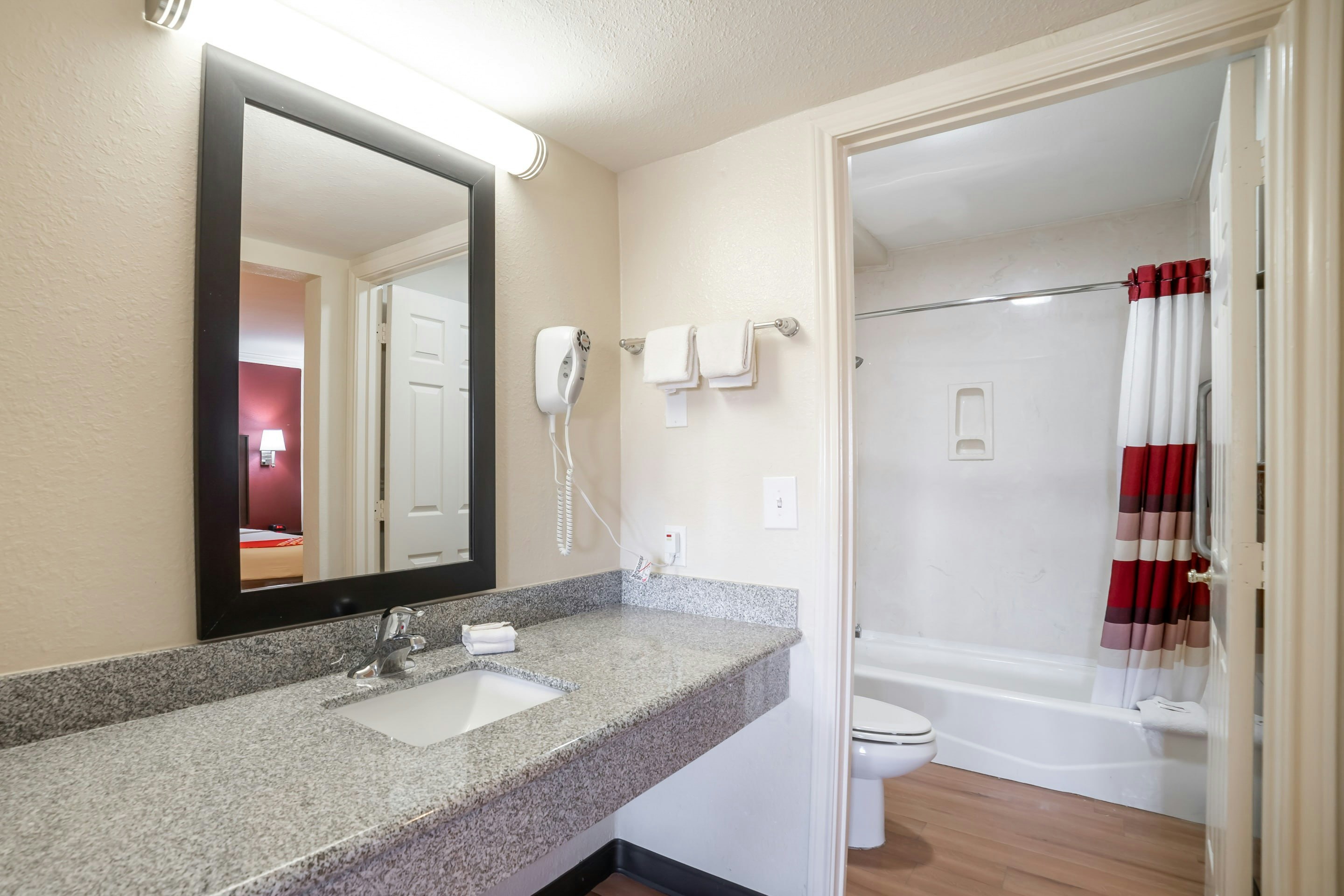 OYO Hotel McAllen Airport South 57/61