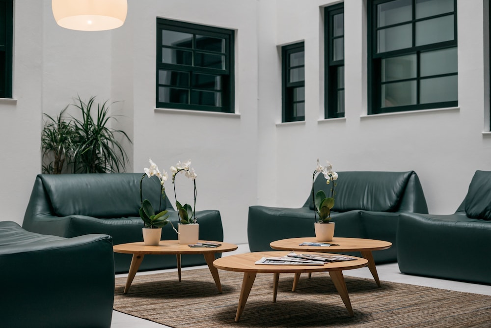 D'autor Apartments 10/19