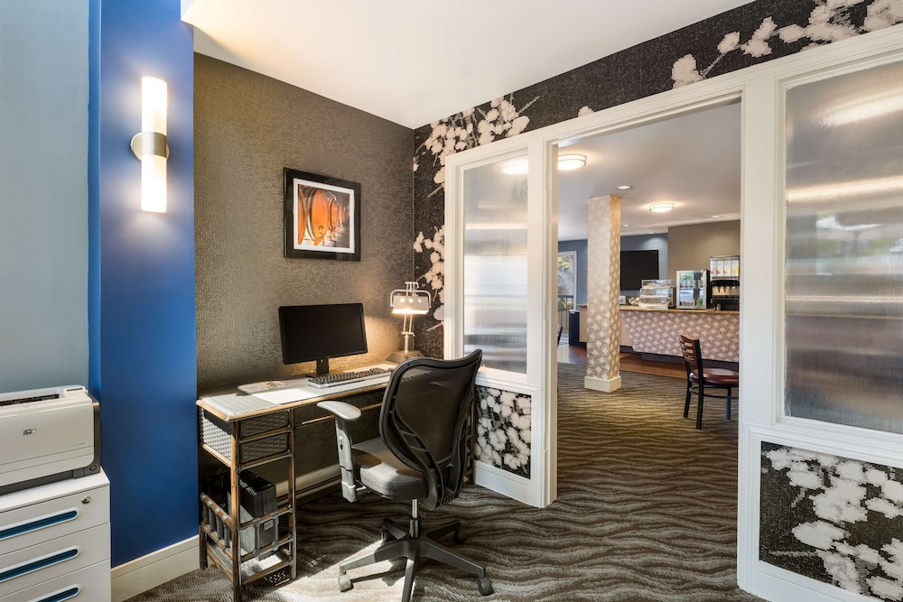 Surestay Plus Hotel By Best Western Mountain View 60/70