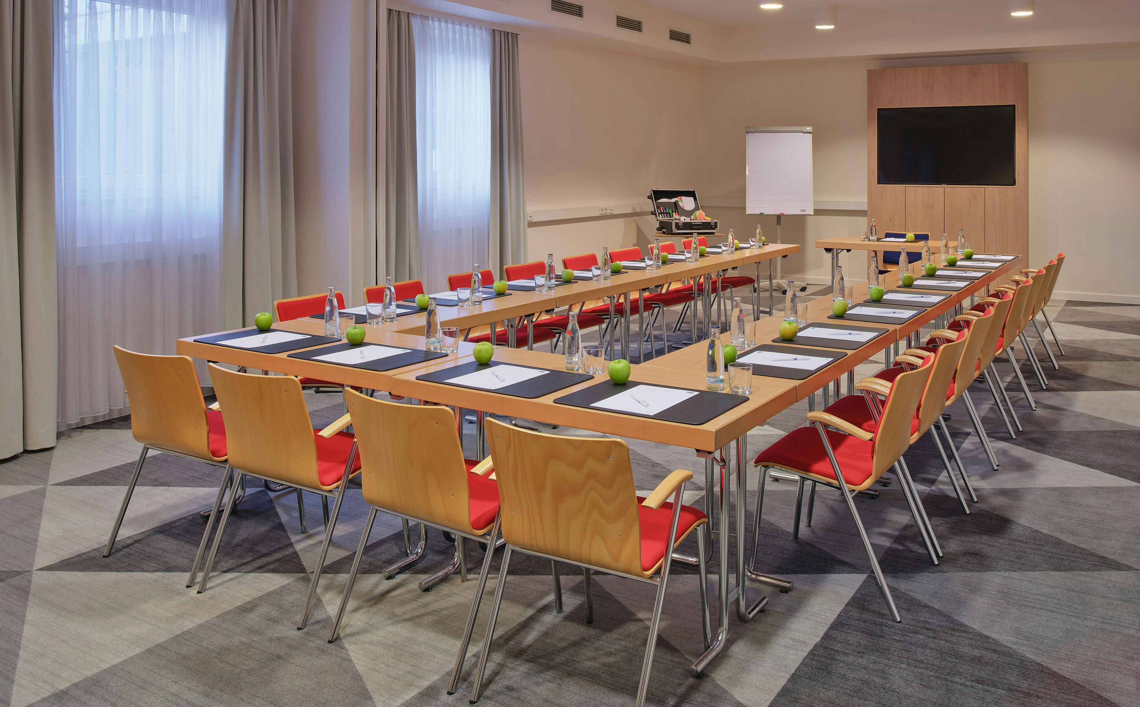 HOLIDAY INN EXPRESS FRANKFURT AIRPORT 44/58