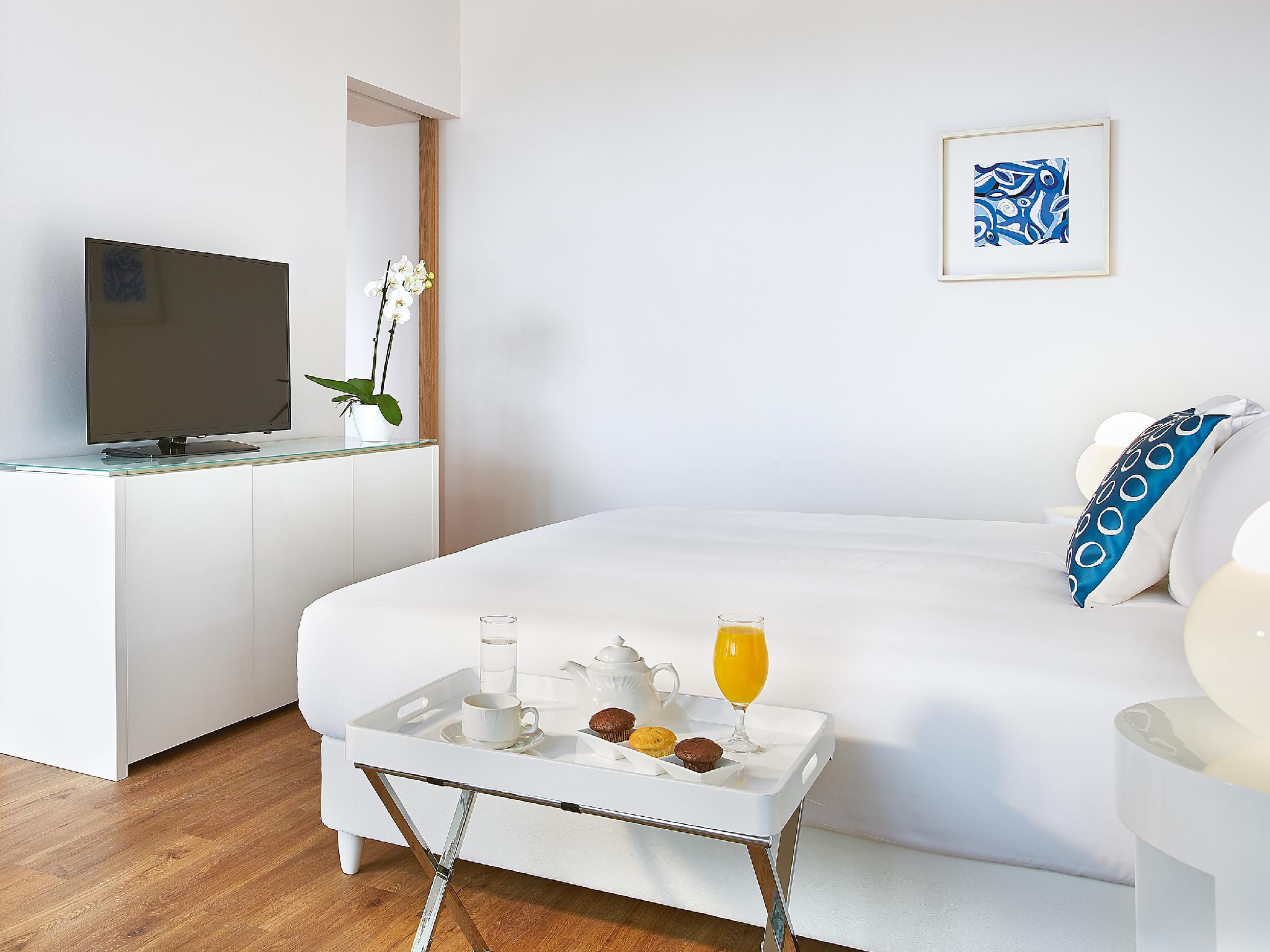 GUEST ROOM, DELUXE, SIDE SEA VIEW