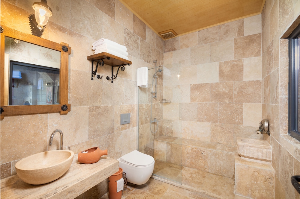 Megaron Cave Hotel 43/46