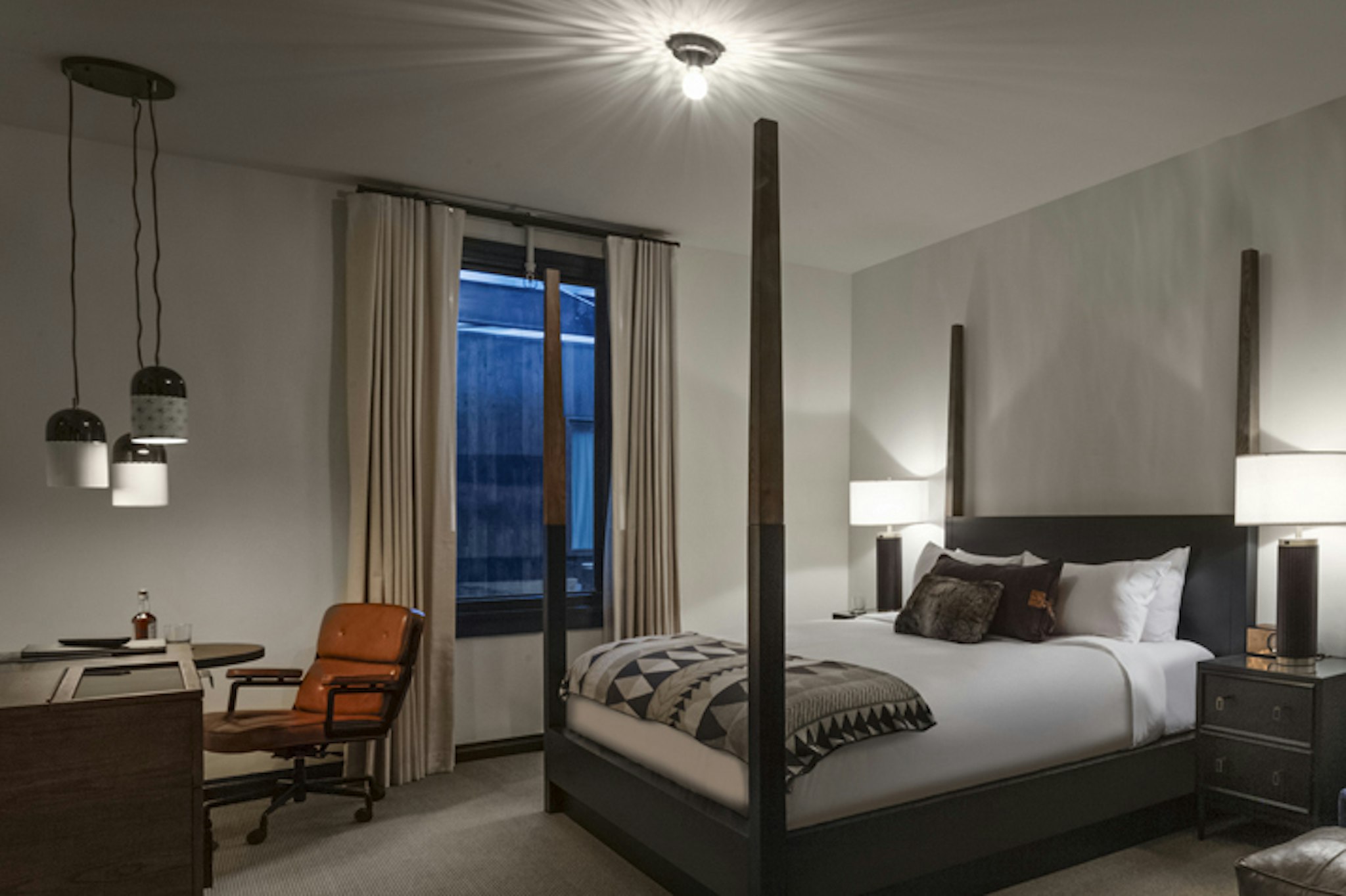 Atrium, King Bed