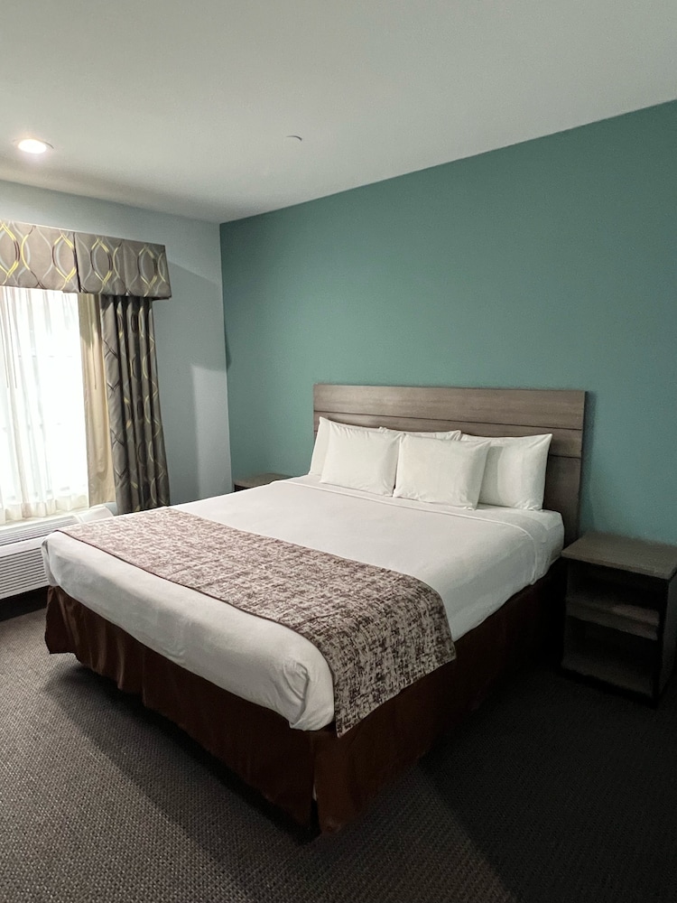 ROOM, KING BED
