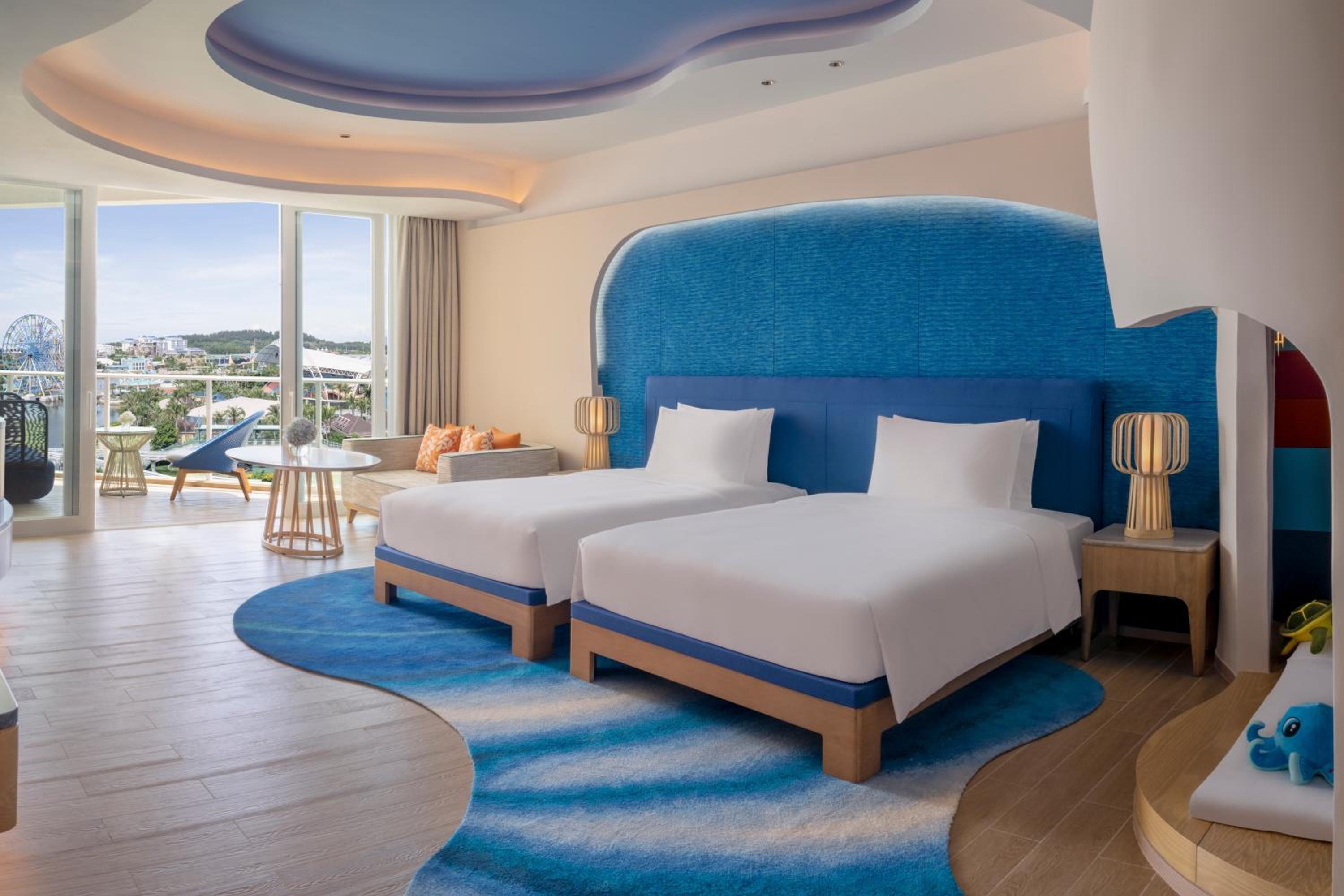 Family, Twin Beds, Theme Park View