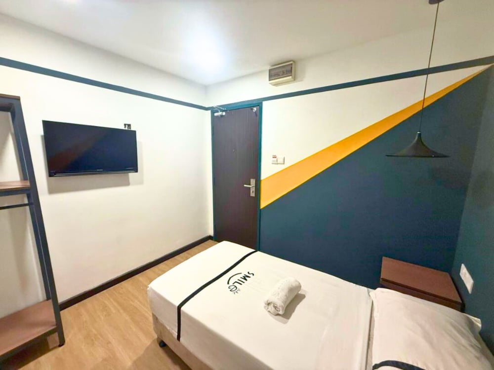 ROOM, SINGLE
