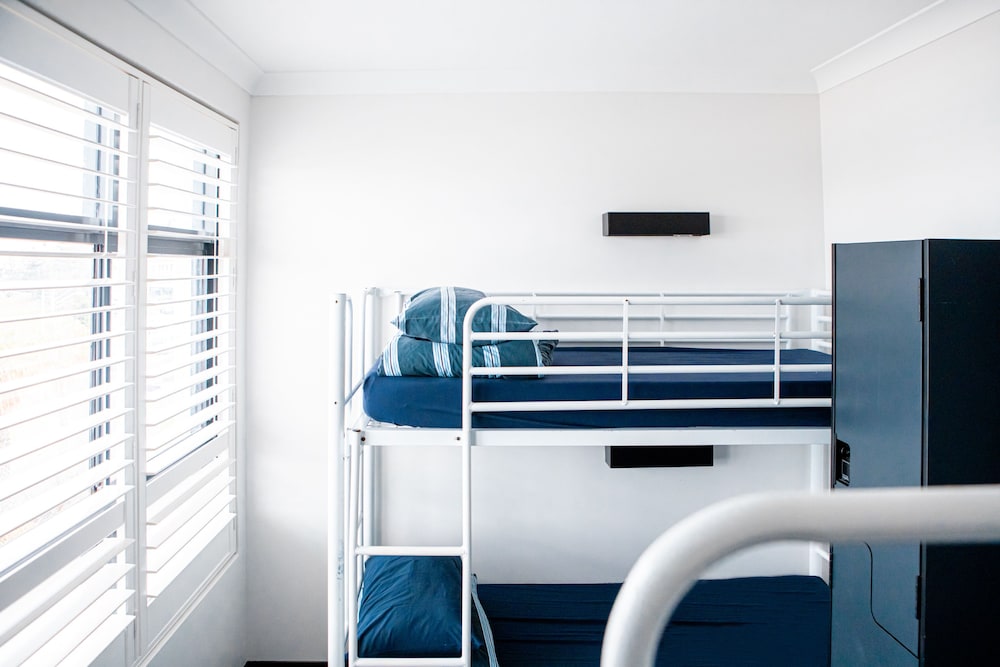Wake Up Bondi Beach 40/50