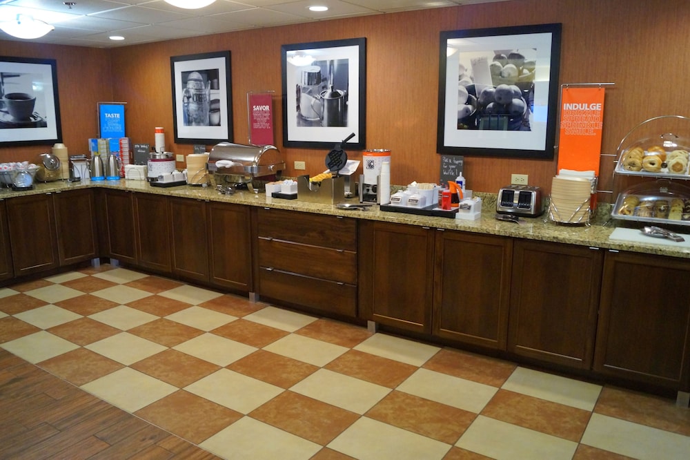Hampton Inn Altoona 33/40