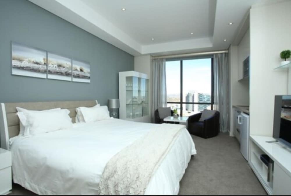 Sandton Skye Unit 702 14/50