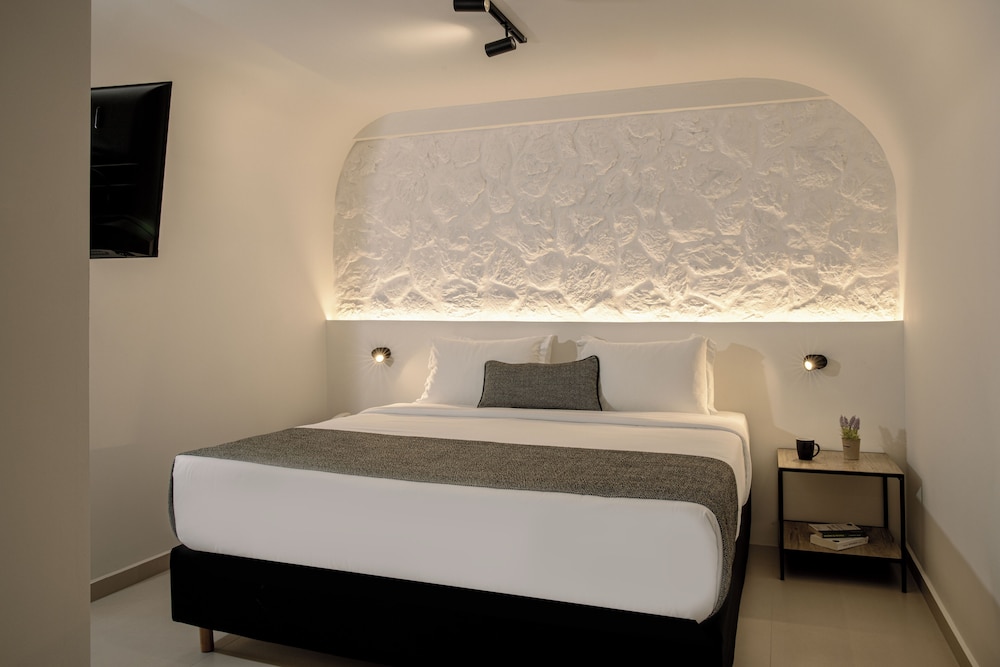 Onyx Hotel & Suites 24/60
