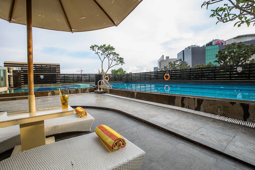 The Arista Hotel 68/74