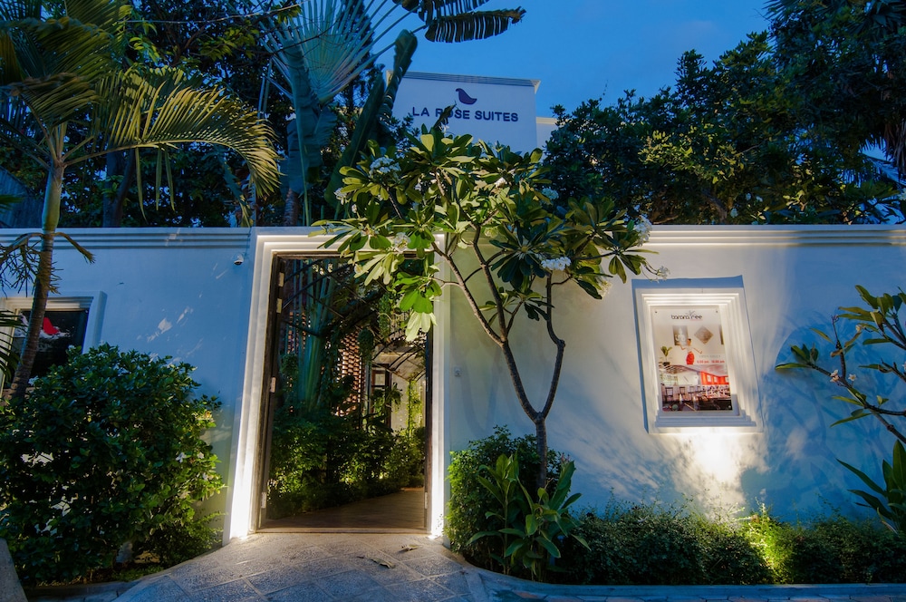 La Rose Suites 4/50