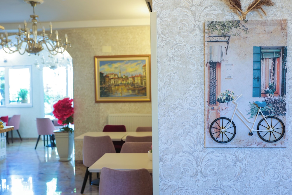 Hotel Asteria 12/63