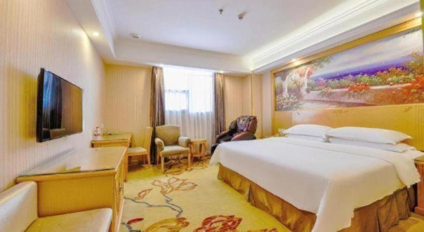 Vienna Hotel (Shenzhen Bantian Vanke Diwuyuan) 24/49