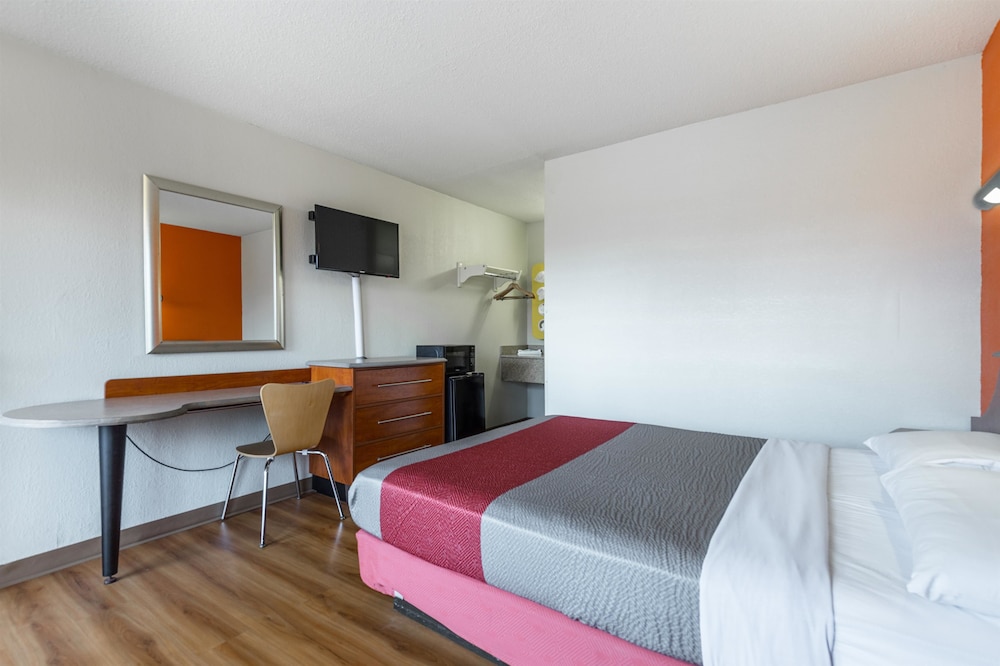 Rodeway Inn Mount Vernon, IL 2/32