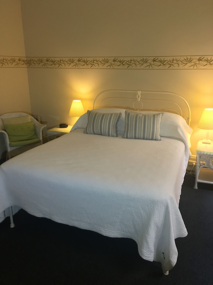 The Russell Boutique Hotel 37/67