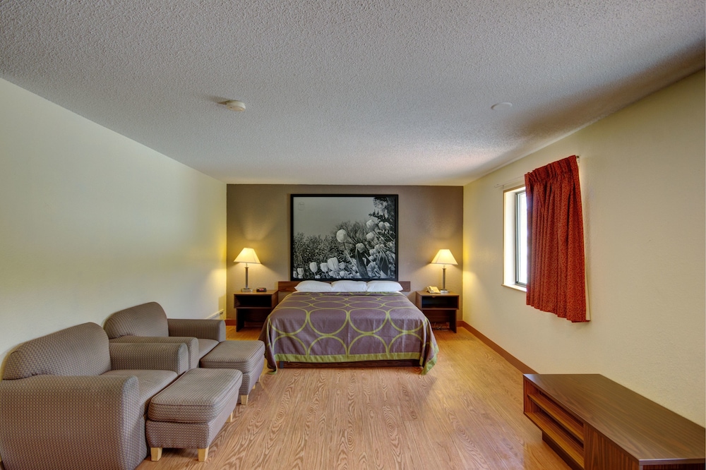 Super 8 by Wyndham Zanesville. 19/40