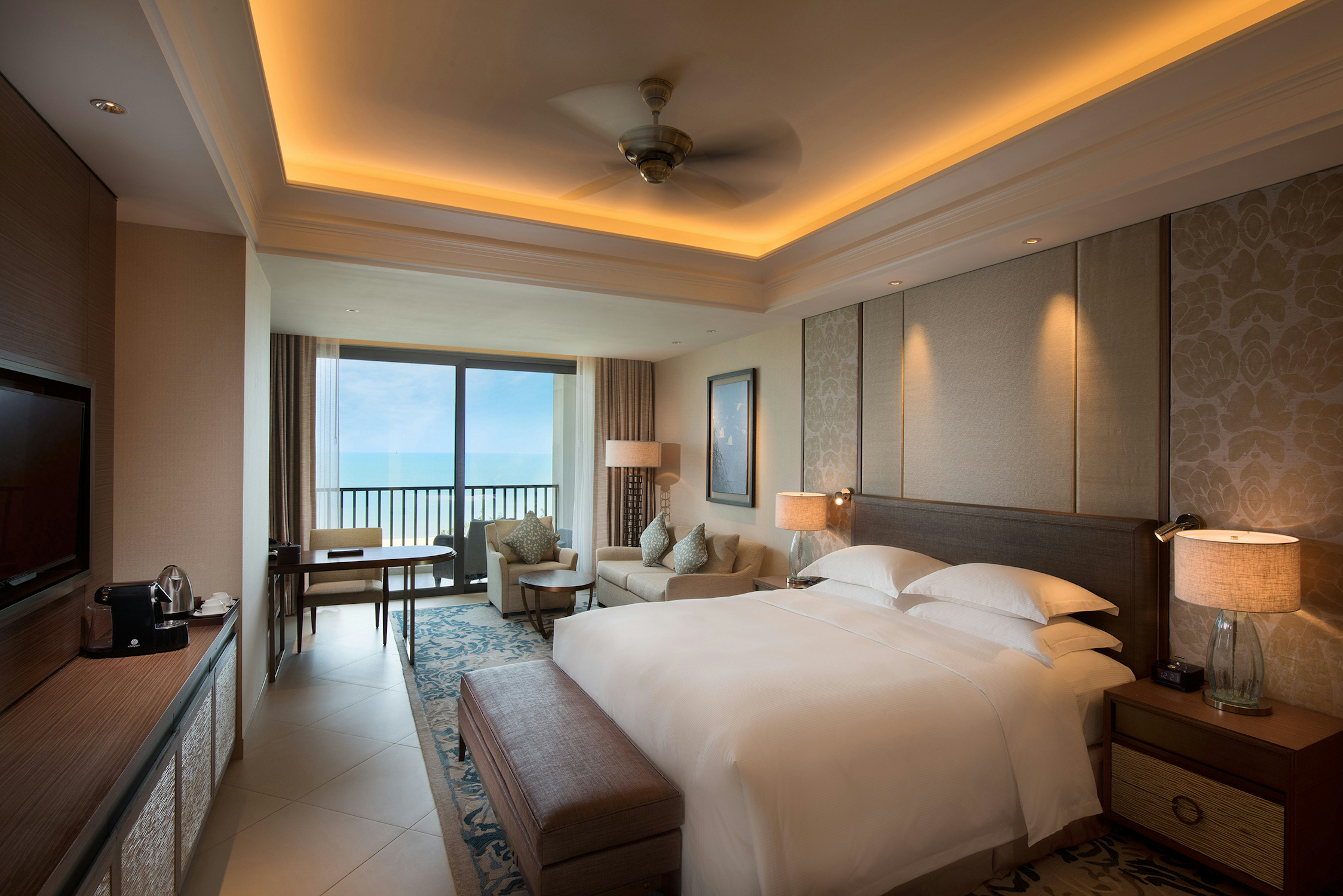 DELUXE, KING BED, GARDEN VIEW