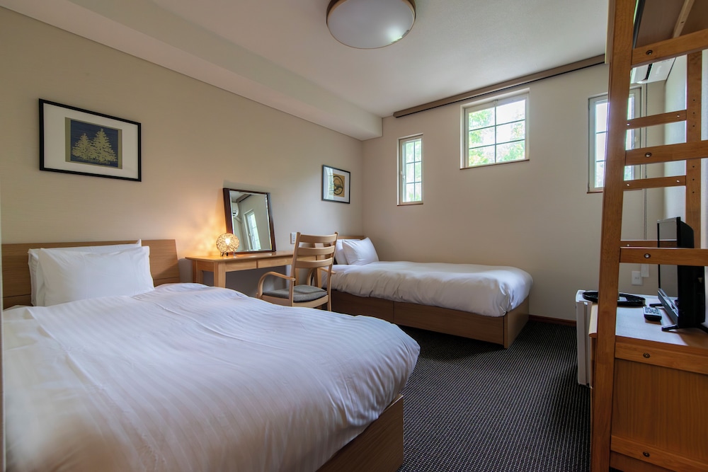 STANDARD, TWIN BEDS, MAIN BUILDING