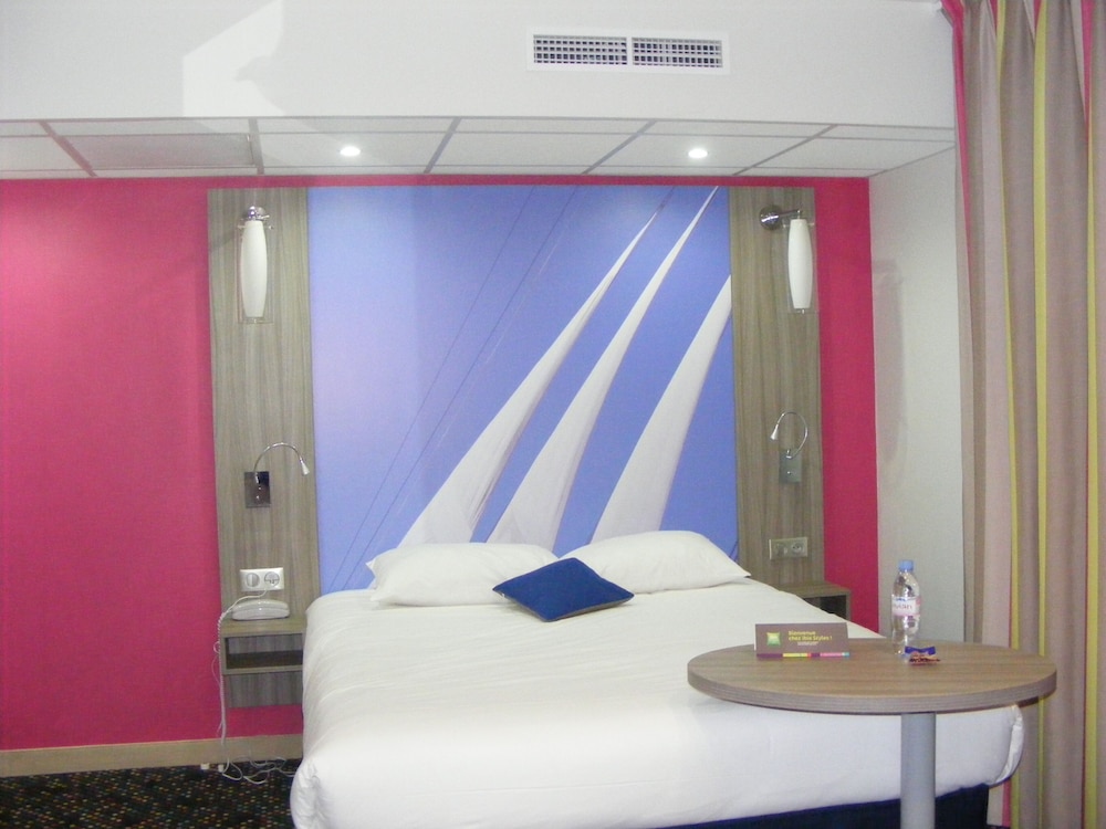 IBIS STYLES SAINT GILLES CROIX DE VIE 22/77