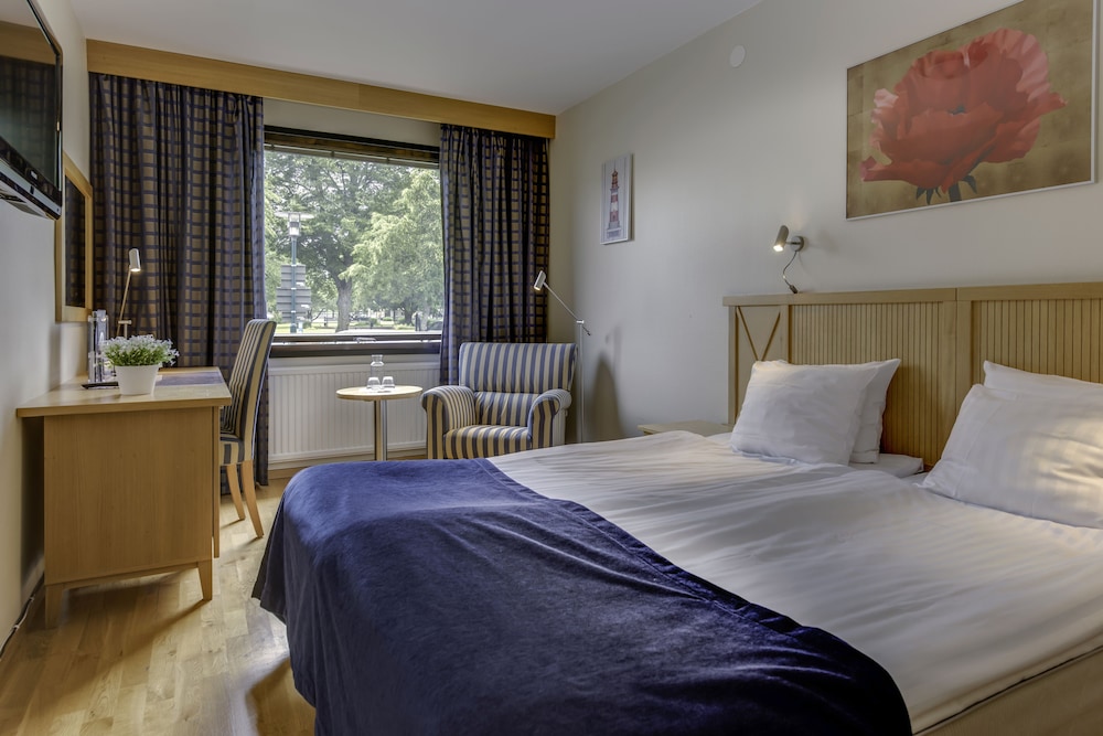 Mini, Twin Beds