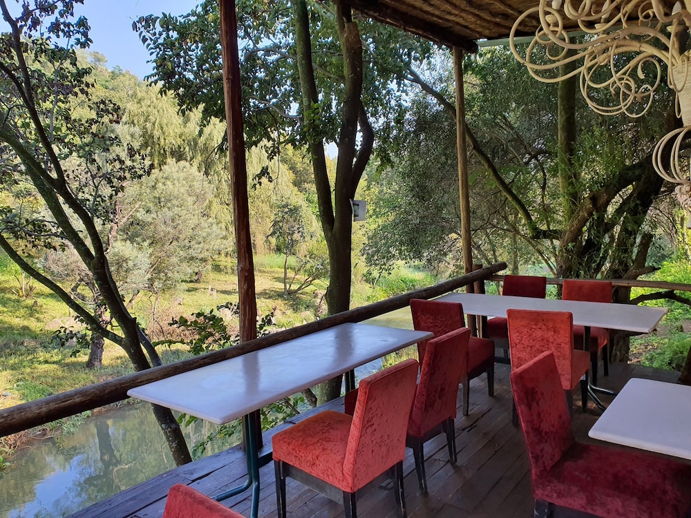 Hornbill Lodge and Legends Restaurant 9/15