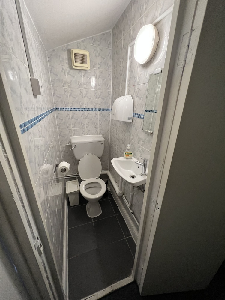 Room, Double Bed, Shared Bathroom, Goodwood Hotel 7/7