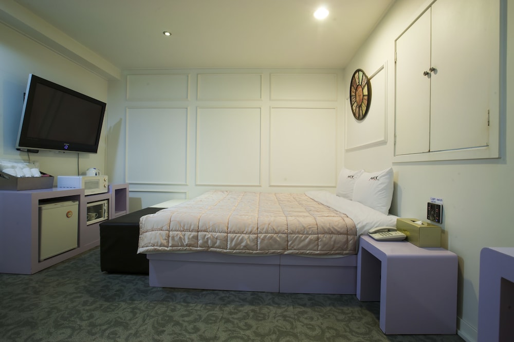 Max Motel 22/66